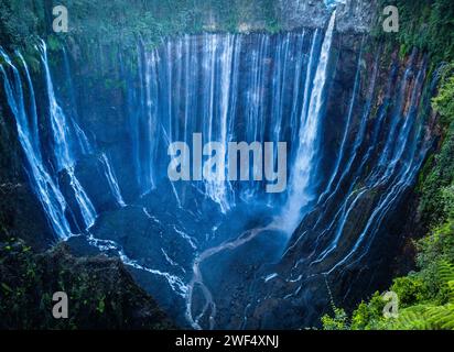 Luftaufnahme der Tumpak Sewu Wasserfälle Stockfoto