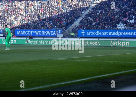 Heerenveen, Niederlande. Januar 2024. HEERENVEEN, NIEDERLANDE - 28. JANUAR: Das geführte Boarding zeigt eine KPN-Anzeige während des niederländischen Eredivisie-Spiels zwischen SC Heerenveen und AZ Alkmaar im Abe Lenstra Stadion am 28. Januar 2024 in Heerenveen, Niederlande. (Foto: Pieter van der Woude/Orange Pictures) Credit: Orange Pics BV/Alamy Live News Stockfoto