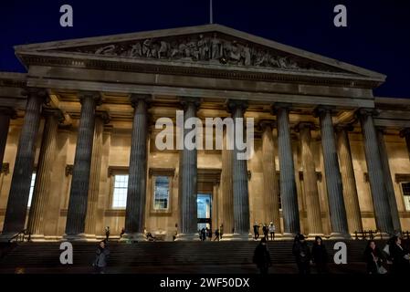 Das British Museum, ein öffentliches Museum, das sich der Geschichte, Kunst und Kultur der Menschheit widmet, befindet sich im Londoner Viertel Bloomsbury. Seine permanente Sammlung von Stockfoto