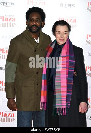 London, Großbritannien. Januar 2024. Rhashan Stone und Olivia Williams kommen bei der Galavorstellung von Plaza Suite, The Savoy Theatre, London. Quelle: Doug Peters/EMPICS/Alamy Live News Stockfoto