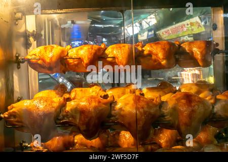 Hähnchengrill Hähnchen gegrillt im Schaufenster in izmir Türkei Stockfoto