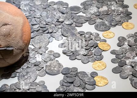 Münzfunde aus Ayasuluk von 1421 bis 1481, Ausstellung im Ephesus Museum Stockfoto