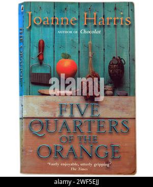 Joanne Harris - fünf Viertel der Orange. Bucheinband auf hellem/weißem Hintergrund Stockfoto