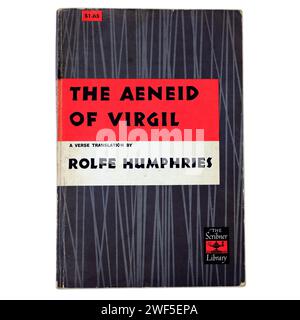 Die Aeneid von Vergil. Übersetzt von Rolfe Humphries. Bucheinband auf hellem/weißem Hintergrund. Stockfoto