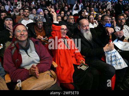 Jerusalem, Israel. Januar 2024. Rechtsradikale Aktivisten und Politiker veranstalten am Sonntag, den 28. Januar 2024, eine Konferenz, die zum Bau jüdischer Siedlungen im Gazastreifen im Internationalen Kongresszentrum in Jerusalem aufruft. Ein hochrangiger Beamter, der Premierminister Benjamin Netanjahu nahe steht, sagte, der Premierminister halte die Konvention zur Neuansiedlung in Gaza für schädlich für den Krieg gegen die Hamas in Gaza und schadet den Bemühungen, die Geiseln zu befreien. Foto: Debbie Hill/ Credit: UPI/Alamy Live News Stockfoto