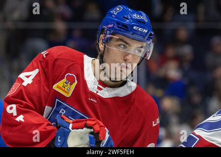 27. Januar 2024: William Trudeau (84) stürzt in der zweiten Periode gegen die Rochester-Amerikaner. Die Rochester Americans veranstalteten die Laval Rocket in einem Spiel der American Hockey League in der Blue Cross Arena in Rochester, New York. (Jonathan Tenca/CSM) Stockfoto