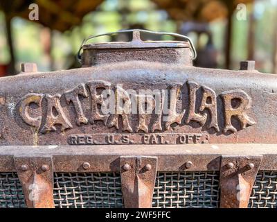Chiloquin, Oregon, 8.8.2023 - Old Caterpillar Industrial Equipment im Collier Memorial State Park Logging Museum Stockfoto