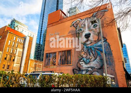 Nashville, TN, USA - 24.12.2023: Berühmtes Graffiti auf dem Parkplatz in der Innenstadt von Nashville Stockfoto