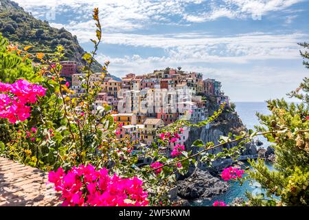 Manarola, Italien - 2. August 2023: Das malerische Küstendorf Manarola, Cinque Terre, Italien Stockfoto