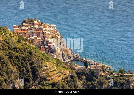 Manarola, Italien - 2. August 2023: Das malerische Küstendorf Manarola, Cinque Terre, Italien Stockfoto