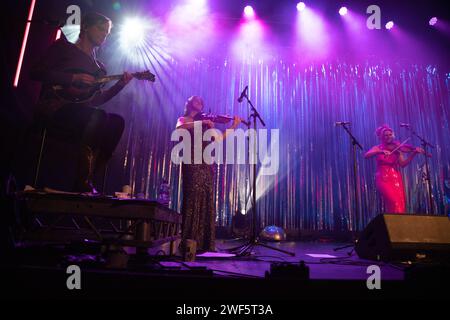 Glasgow Schottland. 21. Januar 2024. Kinnaris Quintet, schottische Folk-Band, trat im Old Fruitmarket bei Celtic Connections 2024 auf. Foto Pauline Keightley/Alamy. Stockfoto