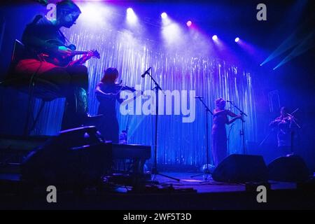 Glasgow Schottland. 21. Januar 2024. Kinnaris Quintet, schottische Folk-Band, trat im Old Fruitmarket bei Celtic Connections 2024 auf. Foto Pauline Keightley/Alamy. Stockfoto