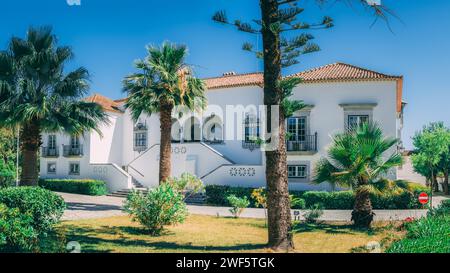 Hauptplatz in der portugiesischen Stadt Serpa. Straße des Dorfes Serpa Stockfoto