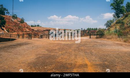 Das Bergwerk Sao Domingos ist ein verlassenes Tagebau in Corte do Pinto, Gemeinde Mertola, Region Alentejo, Portugal. Stockfoto