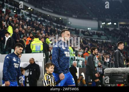 Turin, Italien. Januar 2024. Ardian Ismajli vom Empoli FC wurde während des Spiels zwischen Juventus FC und Empoli FC als Teil der italienischen Serie A im Allianz Stadium in Turin gesehen. Endstand; Juventus FC 1:1 Empoli FC. (Foto: Nderim Kaceli/SOPA Images/SIPA USA) Credit: SIPA USA/Alamy Live News Stockfoto