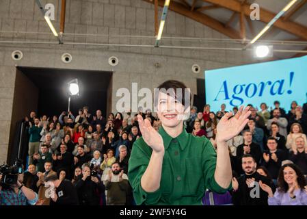 santiago, spanien. Januar 2024. Sonderwahlen in Galicien: ANA Ponton, Kandidat der BNG für die Präsidentschaft der Xunta de Galicien, eröffnet den Wahlkampf in Santiago, umgeben von den regionalen Kandidaten der vier Provinzen Galiciens und der Oberbürgerin Santiago als Gastgeberin des Treffens. Quelle: Xan Gasalla/Alamy Live News Stockfoto