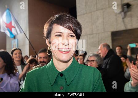 santiago, spanien. Januar 2024. Sonderwahlen in Galicien: ANA Ponton, Kandidat der BNG für die Präsidentschaft der Xunta de Galicien, eröffnet den Wahlkampf in Santiago, umgeben von den regionalen Kandidaten der vier Provinzen Galiciens und der Oberbürgerin Santiago als Gastgeberin des Treffens. Quelle: Xan Gasalla/Alamy Live News Stockfoto