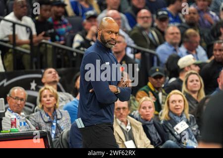 Orlando, Florida, USA, 28. Januar 2024, Orlando Magic Cheftrainer Jamahl Mosley im Kia Center. (Foto: Marty Jean-Louis/Alamy Live News Stockfoto