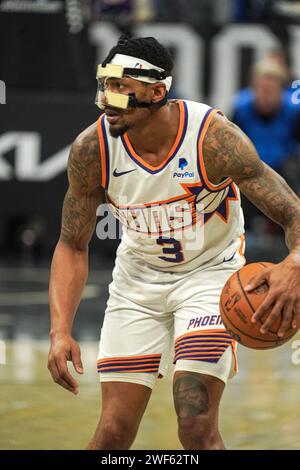 Orlando, Florida, USA, 28. Januar 2024, Phoenix Suns Wache Bradley Beal #3 sucht einen Pass im Kia Center. (Foto: Marty Jean-Louis/Alamy Live News Stockfoto