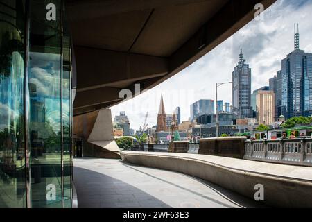 Skyline von Melbourne, vom Hamer Hall Arts Centre, Victoria, Australien Stockfoto