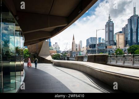 Skyline von Melbourne, vom Hamer Hall Arts Centre, Victoria, Australien Stockfoto