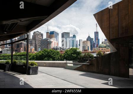 Skyline von Melbourne, vom Hamer Hall Arts Centre, Victoria, Australien Stockfoto