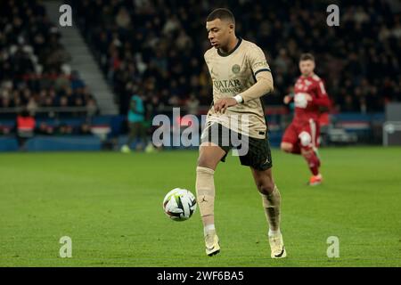 Paris, Frankreich. Januar 2024. Kylian Mbappe von PSG während des Fußballspiels der französischen Meisterschaft Ligue 1 zwischen Paris Saint-Germain und Stade Brestois (Brest) am 28. Januar 2024 im Parc des Princes Stadion in Paris, Frankreich - Foto Jean Catuffe/DPPI Credit: DPPI Media/Alamy Live News Stockfoto