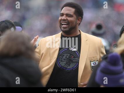 Baltimore, MD, USA. Januar 2024. Baltimore Ravens-Legende Jonathan Ogden wurde vor dem AFC-Meisterschaftsspiel gegen die Kansas City Chiefs im M&T Bank Stadium in Baltimore, MD, aufgenommen. Foto/Mike Buscher/Cal Sport Media/Alamy Live News Stockfoto