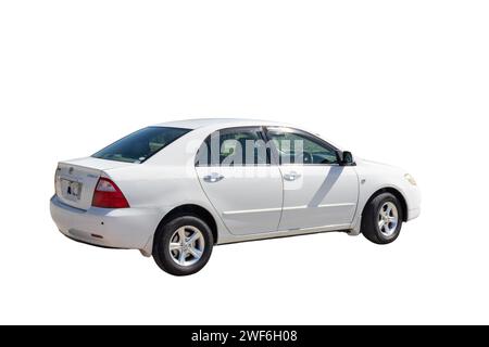 Weißer Toyota Corolla Sedan 2006 Seitenprofil: SWAT, Pakistan - 10. Oktober 2023. Stockfoto