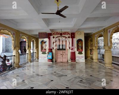 Januar 2024, Pune, Indien - Parvati-Tempel, einer der malerischsten Orte in Pune. Der Tempel ist das älteste denkmalgeschützte Bauwerk in Pune und wurde erbaut Stockfoto