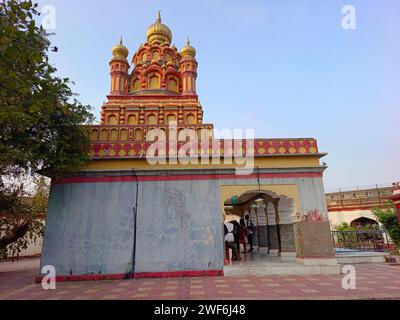 Januar 2024, Pune, Indien - Parvati-Tempel, einer der malerischsten Orte in Pune. Der Tempel ist das älteste denkmalgeschützte Bauwerk in Pune und wurde erbaut Stockfoto