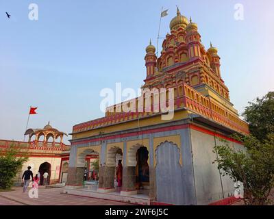 Januar 2024, Pune, Indien - Parvati-Tempel, einer der malerischsten Orte in Pune. Der Tempel ist das älteste denkmalgeschützte Bauwerk in Pune und wurde erbaut Stockfoto