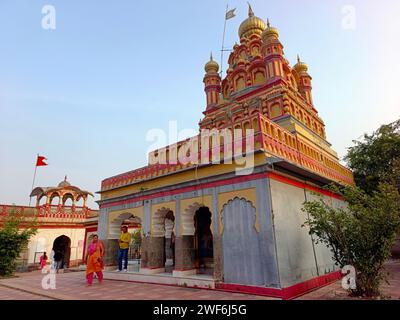 Januar 2024, Pune, Indien - Parvati-Tempel, einer der malerischsten Orte in Pune. Der Tempel ist das älteste denkmalgeschützte Bauwerk in Pune und wurde erbaut Stockfoto