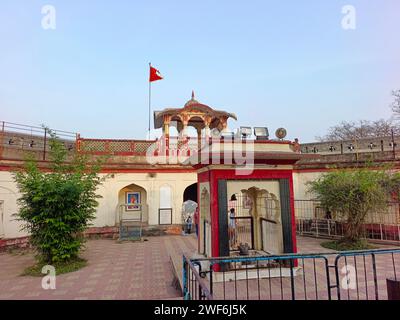 Januar 2024, Pune, Indien - Parvati-Tempel, einer der malerischsten Orte in Pune. Der Tempel ist das älteste denkmalgeschützte Bauwerk in Pune und wurde erbaut Stockfoto