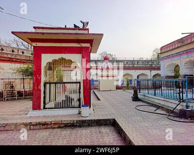 Januar 2024, Pune, Indien - Parvati-Tempel, einer der malerischsten Orte in Pune. Der Tempel ist das älteste denkmalgeschützte Bauwerk in Pune und wurde erbaut Stockfoto