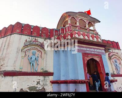 Januar 2024, Pune, Indien - Parvati-Tempel, einer der malerischsten Orte in Pune. Der Tempel ist das älteste denkmalgeschützte Bauwerk in Pune und wurde erbaut Stockfoto