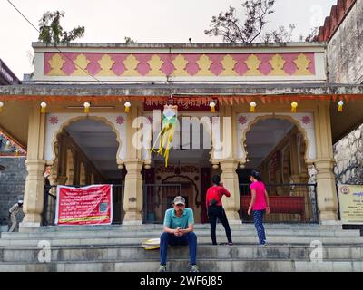 Januar 2024, Pune, Indien - Parvati-Tempel, einer der malerischsten Orte in Pune. Der Tempel ist das älteste denkmalgeschützte Bauwerk in Pune und wurde erbaut Stockfoto