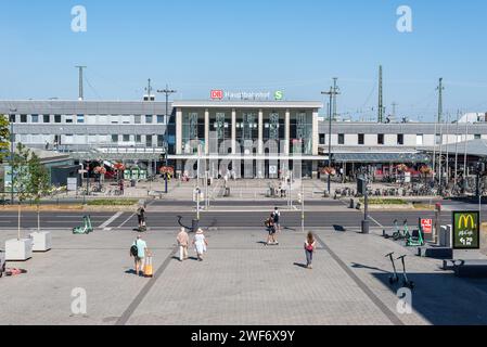 Dortmund, Deutschland - 14. August 2022: Hauptbahnhof in Dortmund, Nordrhein-Westfalen, Deutschland, Europa. Stockfoto
