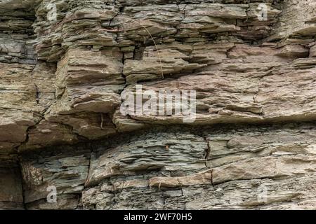 Raue felsige Gebirgsstruktur. Sedimentgesteinsstruktur. Stockfoto