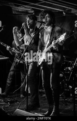 Meuterinnen spielen live in der Kraak Gallery, Manchester am 7. März 2014 Stockfoto