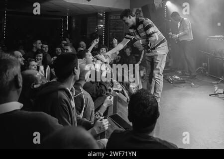 Warren 'Dermo' Dermody unterhielt die Menge bei Northside's Live-Auftritt im Brudenell Club, Leeds am 17. April 2014 Stockfoto