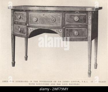 Der Möbelsammler : alte englische Möbel aus dem XVII & XVIII Jahrhunderte. Veröffentlicht im Herbert Jenkins Buch eine Einführung in die Studie der englischen Stile des 17. Und 18. Jahrhunderts von Edward W. Gregory mit 55 Illustrationen typischer Möbelstücke aus öffentlichen und privaten Sammlungen. Sheraton Sideboard im Besitz von Sir James Linton, P.R.1. Es ist mit Satinholz eingelegt und hat Löwengriffe / Victoria and Albert Museum, South Kensington / Sir James Dromgole Linton Stockfoto