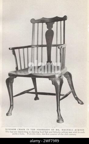 Der Möbelsammler : alte englische Möbel aus dem XVII & XVIII Jahrhunderte. Veröffentlicht im Herbert Jenkins Buch eine Einführung in die Studie der englischen Stile des 17. Und 18. Jahrhunderts von Edward W. Gregory mit 55 Illustrationen typischer Möbelstücke aus öffentlichen und privaten Sammlungen. Windsor-Stuhl im Besitz des Mr. Maxwell Ayrton. Die Beine sind interessant, da sich Huffüße und Fesseln selten in einer solchen perfekten Form treffen. Wahrscheinliches Datum, das erste Viertel des 18. Jahrhunderts. Das Victoria and Albert Museum, South Kensington Stockfoto