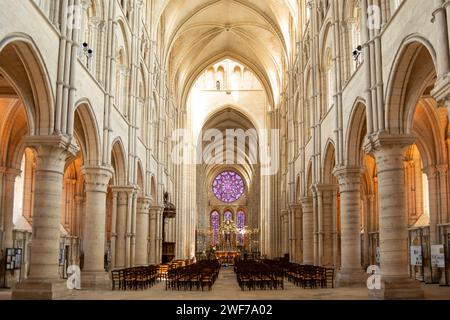 Kathedrale von Laon, Notre-Dame, römisch-katholische Kirche in Laon, Aisne, Hauts-de-France, Frankreich. Erbaut im 12. Und 13. Jahrhundert, Int. Stockfoto