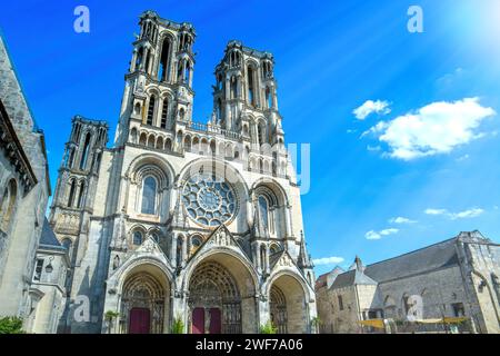 Kathedrale von Laon, Notre-Dame, römisch-katholische Kirche in Laon, Aisne, Hauts-de-France, Frankreich. Erbaut im 12. Und 13. Jahrhundert Stockfoto