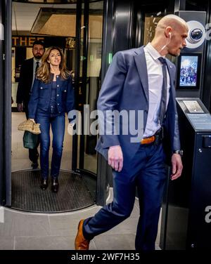 DEN HAAG - Dilan Yeşilgöz-Zegerius (VVD) kommt zu einem Gespräch mit dem Informanten Ronald Plasterk. Vertreter der PVV-, VVD-, NSC- und BBB-Fraktionen verhandeln die Kabinettbildung. ANP ROBIN UTRECHT niederlande raus - belgien raus Stockfoto