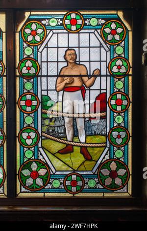 Buntglasfenster aus dem Champion Pub in Fitzrovia, London, UK Stockfoto