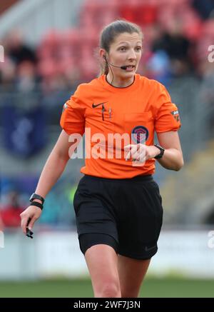 LONDON, ENGLAND - Schiedsrichterin Melissa Burgin beim Barclays FA Women's Super League Fußballspiel zwischen Tottenham Hotspur Women und Manchester City Wom Stockfoto