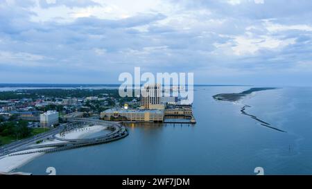 Biloxi, Mississippi am Ufer in der Dämmerung Stockfoto