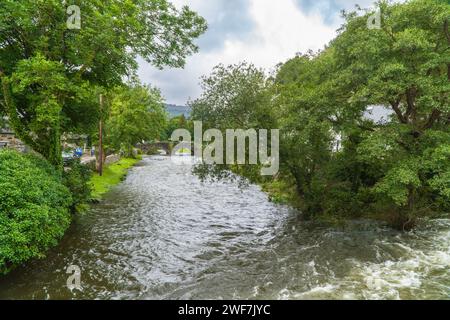 River Colwyn fließt durch Beddgelert North Wales, Großbritannien August 2020. Stockfoto